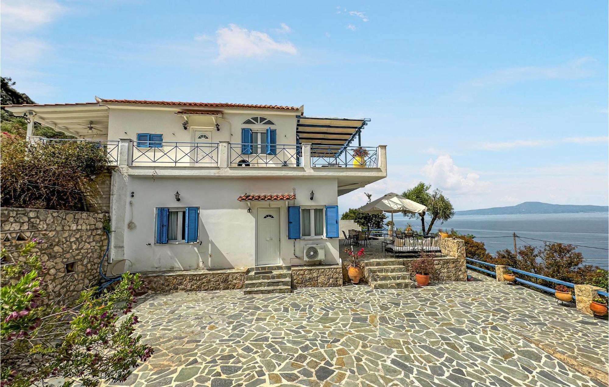 2 Bedroom Lovely Home In Kalamata Exterior photo