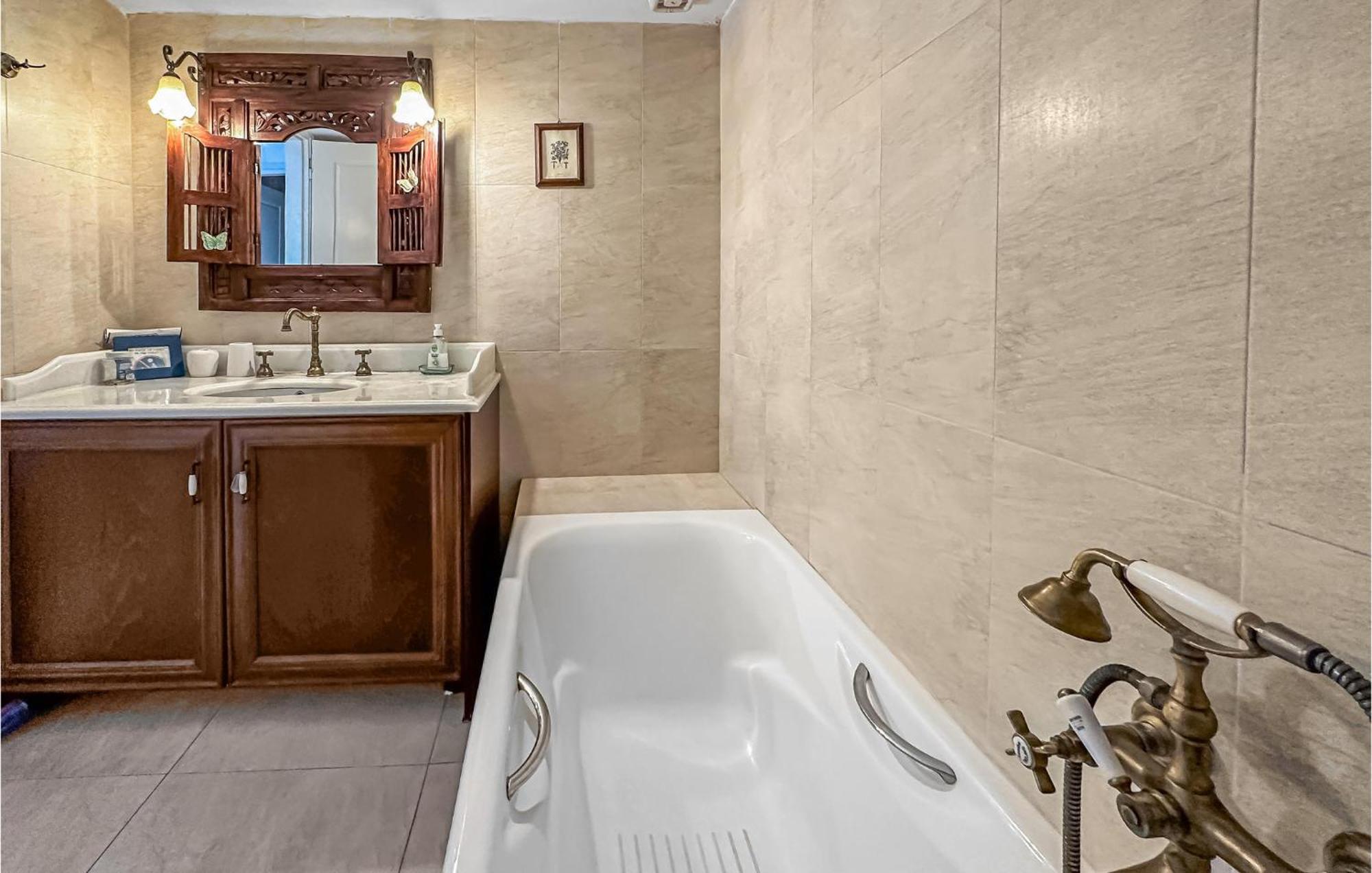 2 Bedroom Lovely Home In Kalamata Exterior photo