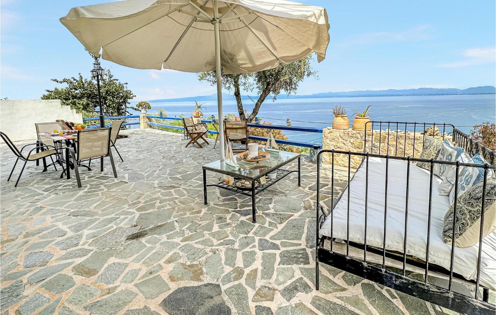 2 Bedroom Lovely Home In Kalamata Exterior photo
