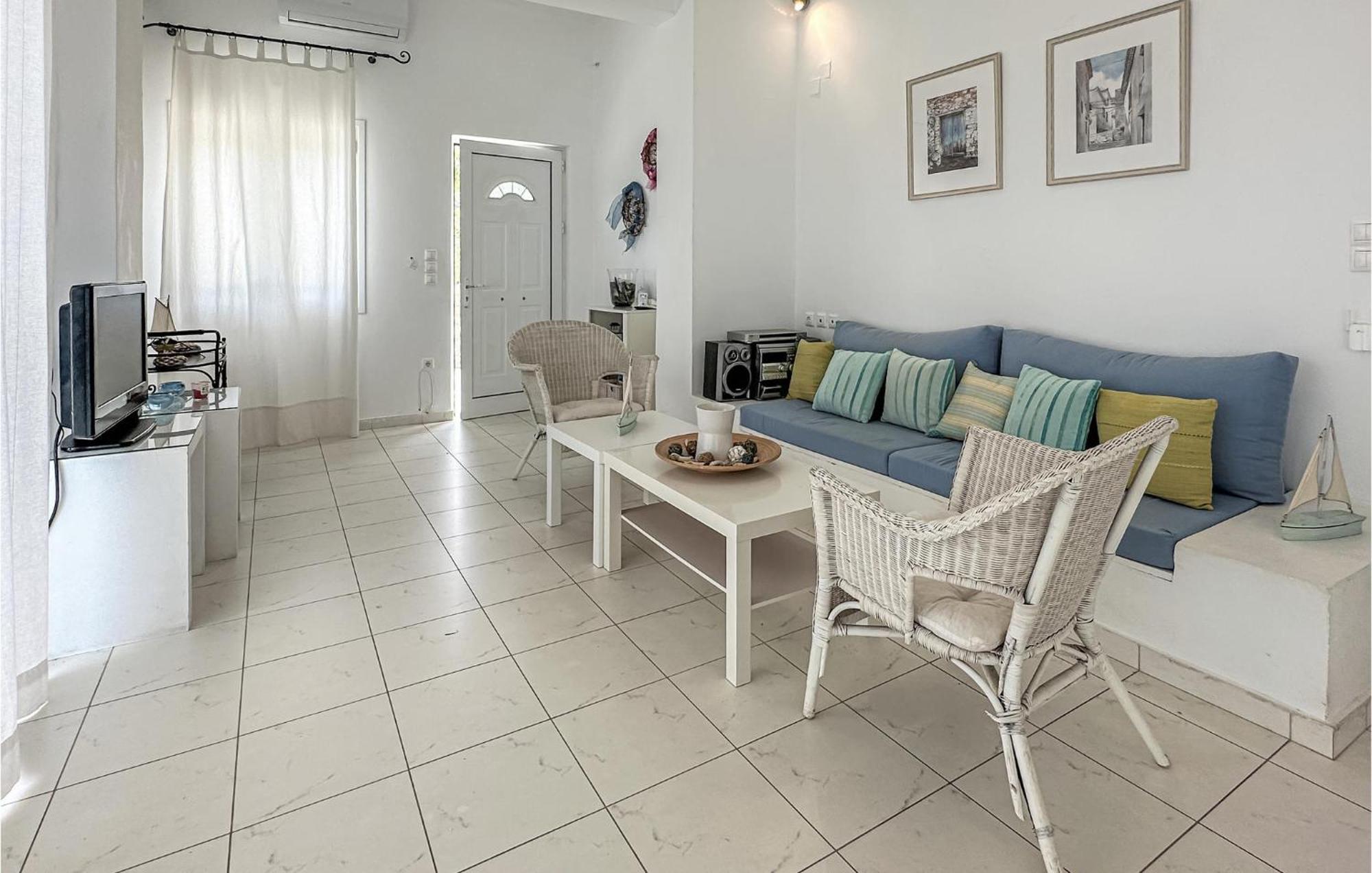 2 Bedroom Lovely Home In Kalamata Exterior photo