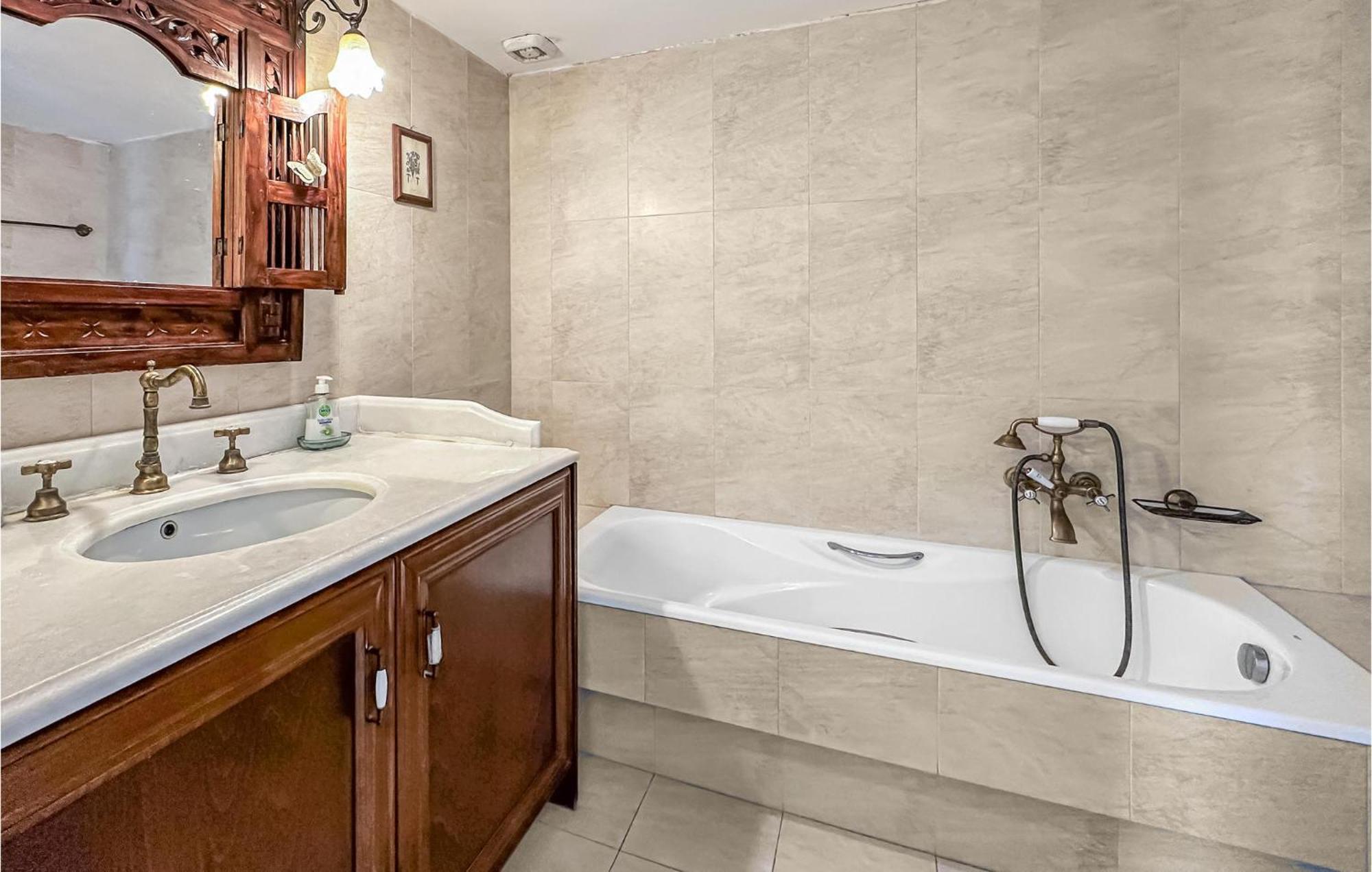 2 Bedroom Lovely Home In Kalamata Exterior photo