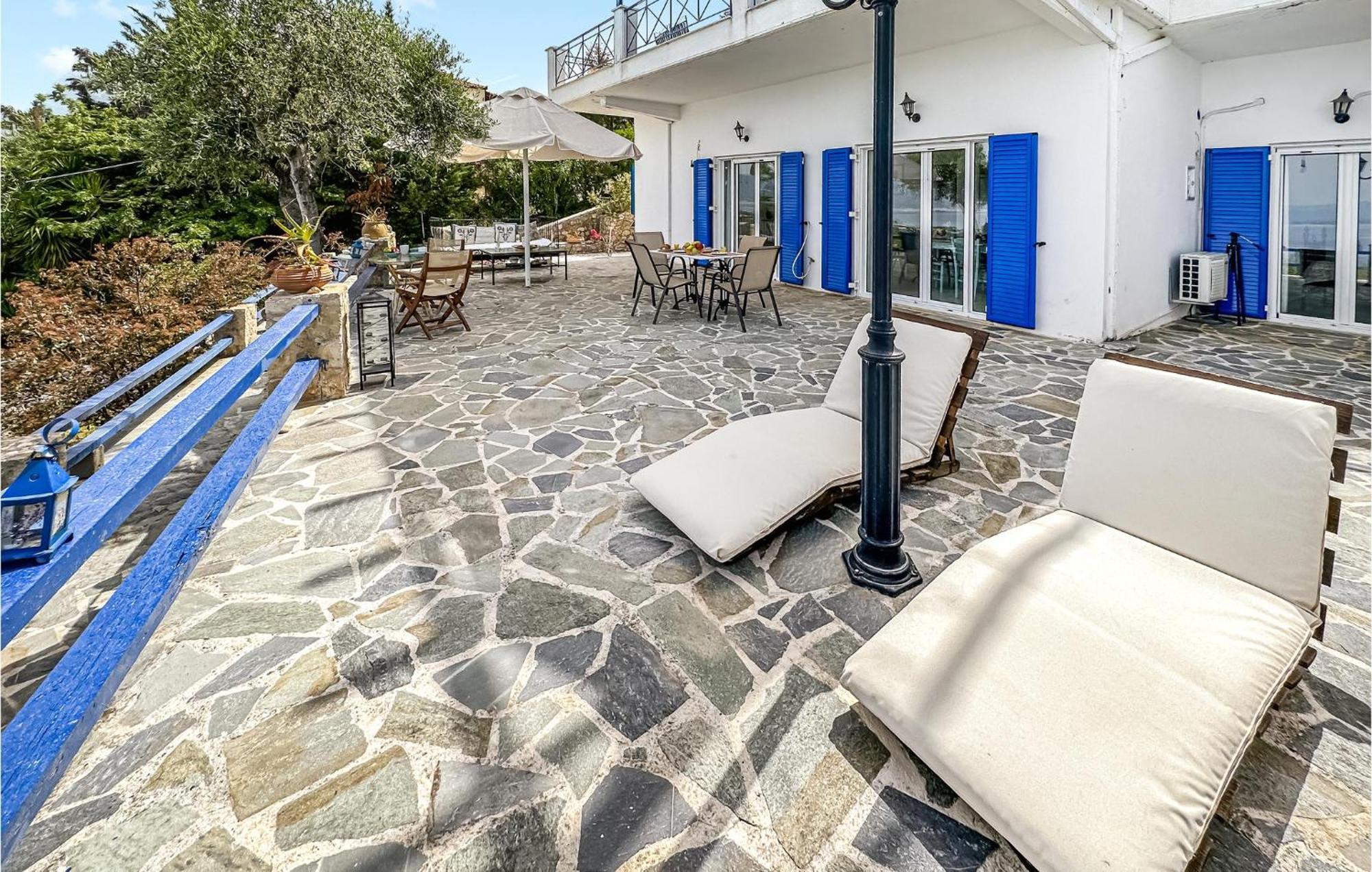 2 Bedroom Lovely Home In Kalamata Exterior photo